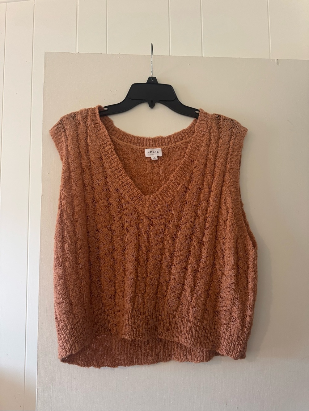 Le Lis Cable Knit V-Neck Sweater Vest in Rust